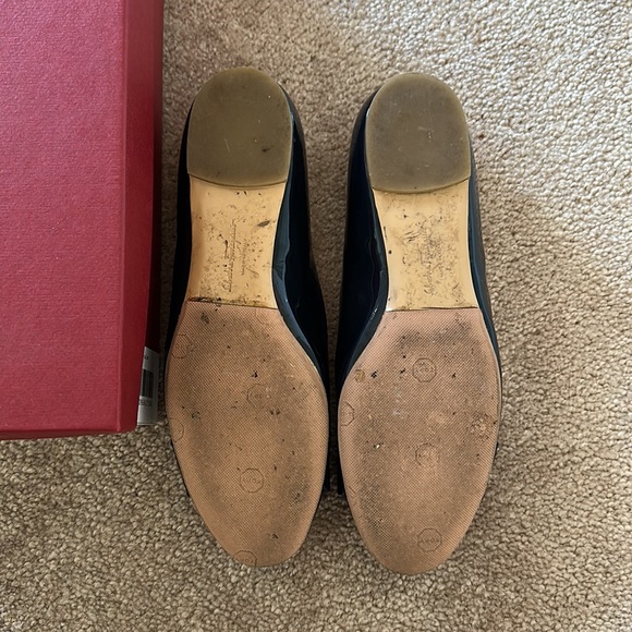 Salvatore Ferragamo Patent Varina Flats in Navy (Oxford Blue) - Picture 8 of 8
